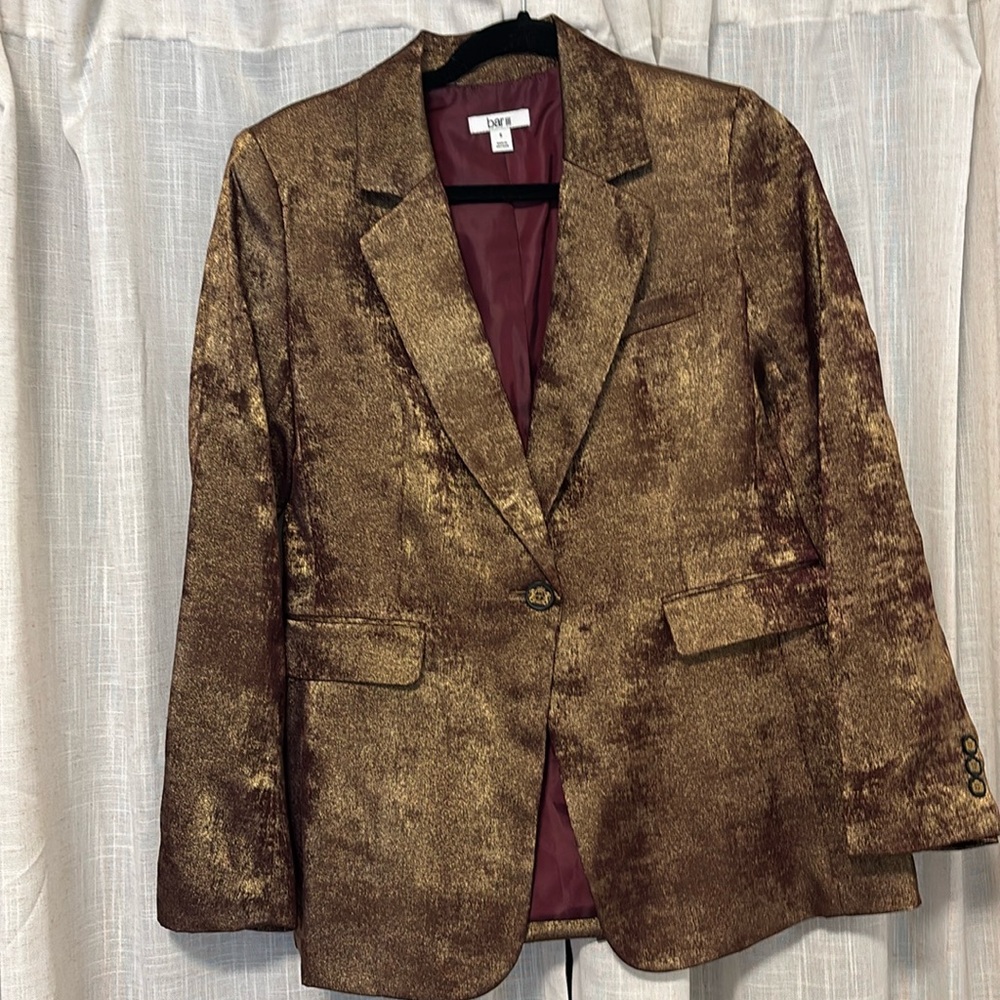 Burgundy Gold blazer, like new worn once, no flaws sz SM
